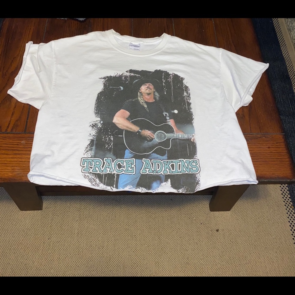 Trace Adkins cropped tee